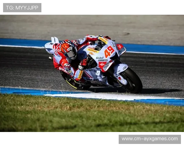 MotoGP极速倾斜过弯画面极具冲击力：速度、角度与光影的极致对话